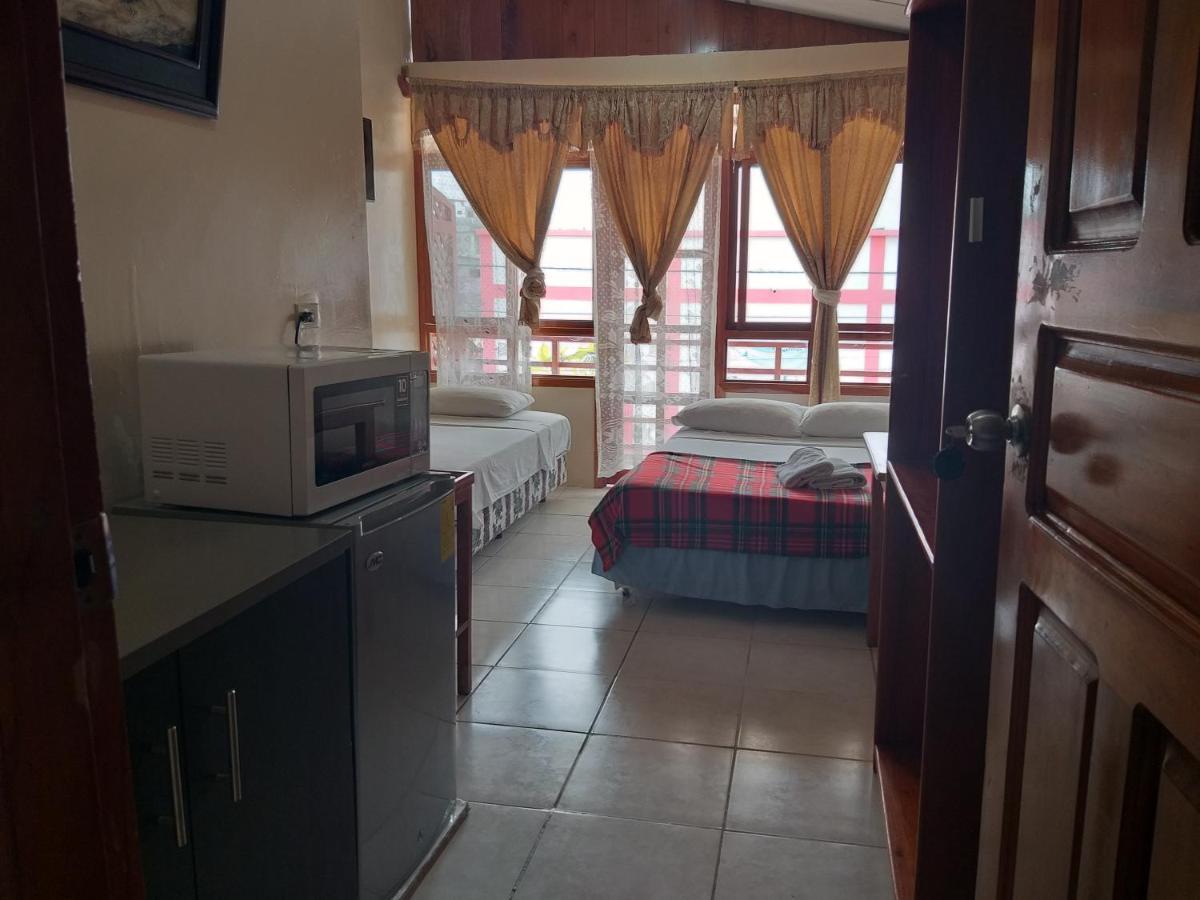 Hostal Miconia Puerto Ayora  Extérieur photo
