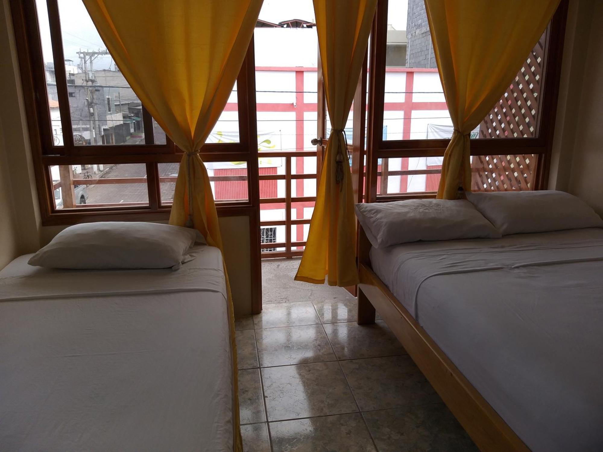 Hostal Miconia Puerto Ayora  Chambre photo