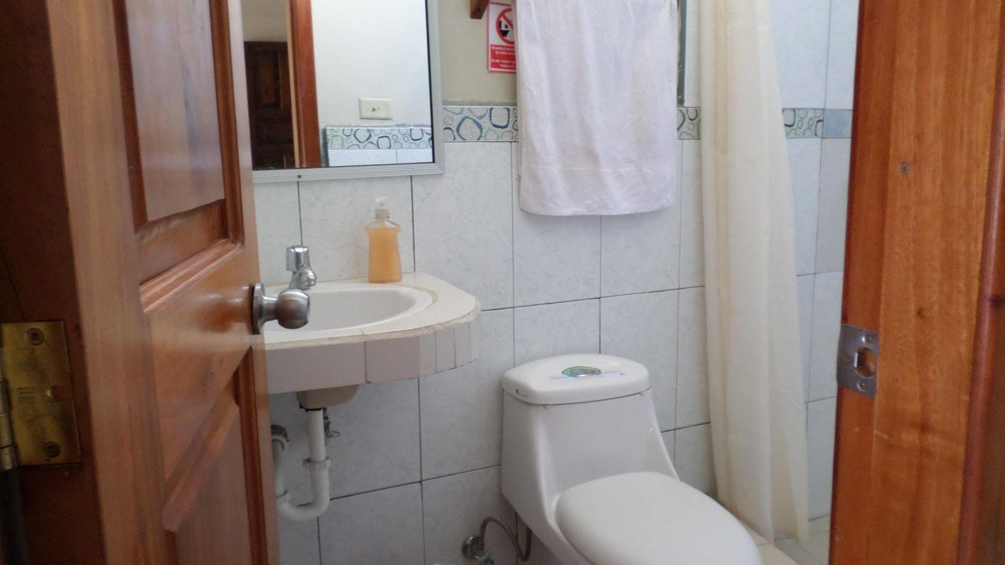 Hostal Miconia Puerto Ayora  Extérieur photo