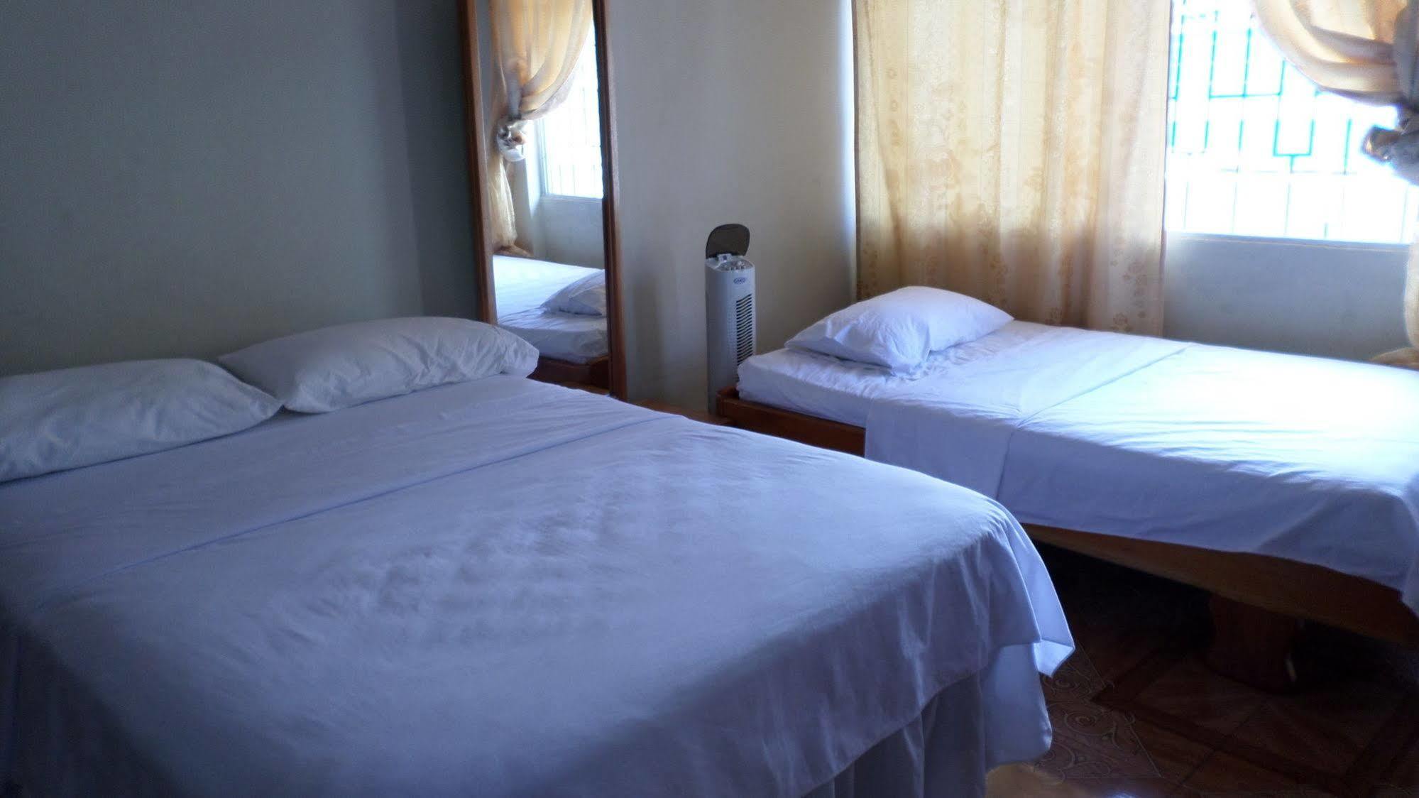 Hostal Miconia Puerto Ayora  Extérieur photo