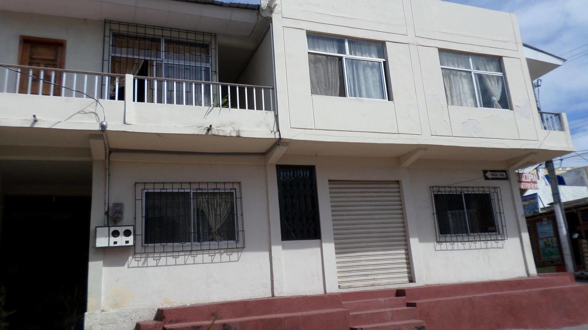 Hostal Miconia Puerto Ayora  Extérieur photo
